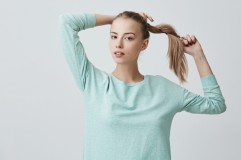 Mulai Sekarang, Sebaiknya Hindari Kebiasaan Mengikat Rambut dalam Keadaan Basah