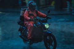 Agar Tetap Awet, Lakukan Ini Setelah Motor Terjang Genangan Air Hujan