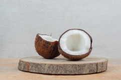 Bukan Cuma Airnya, Daging Kelapa Juga Memiliki Banyak Manfaat untuk Kesehatan
