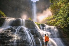 Berwisata Air di Curug Cikanteh Sukabumi, Indah Banget!