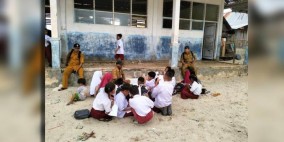 Murid Belajar di Luar Kelas, Simak Foto-Foto Memprihatinkan SDN 74 di Desa Terapung Pulau Masudu di Bombana