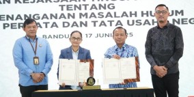 Kajati Jabar Tandatangani Perjanjian Kerjasama PT Pegadaian Kanwil X Bandung dengan Kejati Jabar