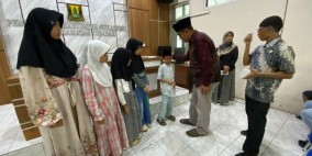 Sambut 10 Muharam 1447 H, ASN-UPTD-KUA Kecamatan Cibadak Santuni 35 Anak Yatim