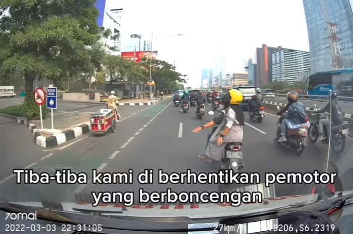 Viral Seorang Pria Hentikan Ambulans di Gatot Subroto, Netizen: Panjang Umur Orang Baik
