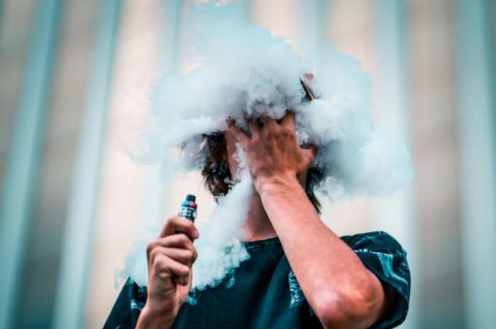 Vaping Lebih Baik dari Merokok? Simak Dulu Dampak Vape untuk Kesehatan