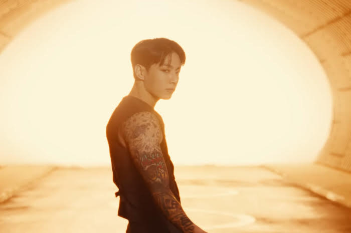 Trending YouTube, Ini Lirik Lagu dan Terjemahan Standing Next To You yang Dinyanyikan Jungkook BTS