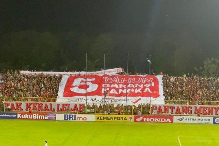 The Macz Man, Suppporter PSM Makassar Kibarkan Spanduk Honda Garansi Rangka 5 Tahun saat Laga Kontra Persija