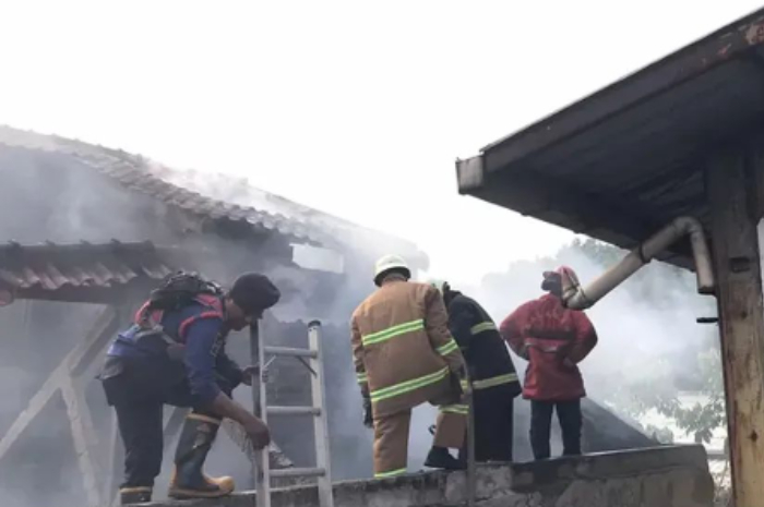 Kebakaran Jatibening Bekasi Diakibatkan oleh Seorang Bocah Main Korek Api, Rumah Ludes Dilahap Si Jago Merah