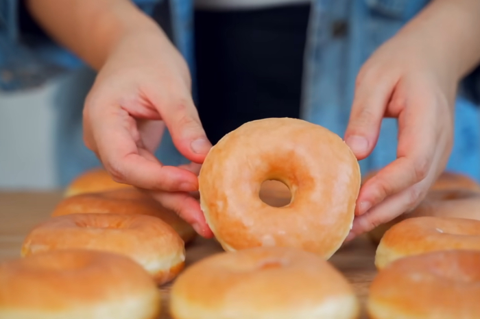 Resep Donat Glazed ala Bake Shop, Cocok Buat Kamu yang Doyan Ngemil