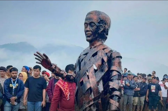 Sejauh Ini, Ini yang Paling Jauh! Potret Patung Jokowi Senilai Rp2,5 Miliar, Netizen: Tapi Kok Bentuknya Gitu?