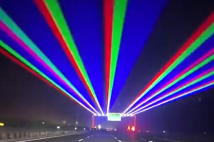 Dibikin Auto Melek, Begini Cara Agar Pengemudi di China Tidak Mengantuk, Pasang Anti-Sleep Laser di Jalan Tol