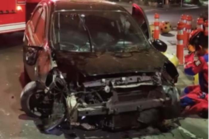 Sebuah Mobil Alami Kecelakaan Usai Bersenggolan dengan Mobil Lain, Diduga Pengendara dalam Keadaan Mabuk