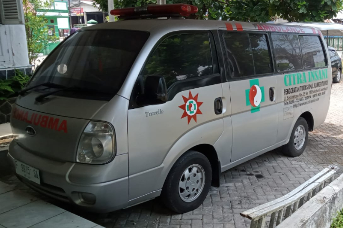 Cerita Ambulans Klinik Citra Insani, dari Sukabumi Antar Pasien ke Berbagai Sudut Negeri