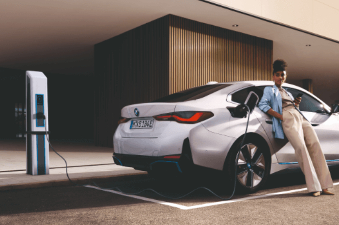 Perusahaan BMW Nekat Stop Produksi Mesin Mobil Bahan Bakar Fosil, Mulai Beralih ke Kendaraan Listrik