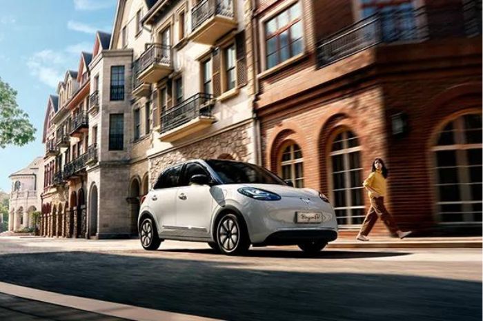 Wuling Perkenalkan Binguo EV, Mobil Listrik Bergaransi Baterai Seumur Hidup!
