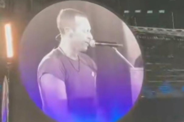 Momen Lucu Chris Martin Pantun saat Konser di Jakarta: Pinjam Dulu Seratus