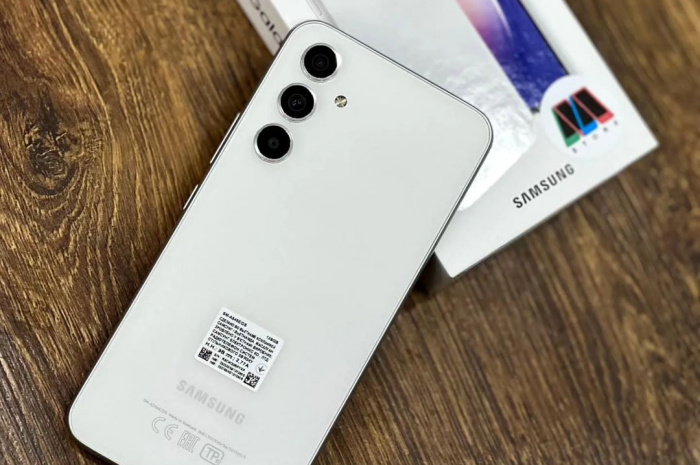 Kenal Lebih Dekat dengan HP Samsung M54 5G: Bawa Triple Kamera, Baterai Jumbo, dan Layar Luas