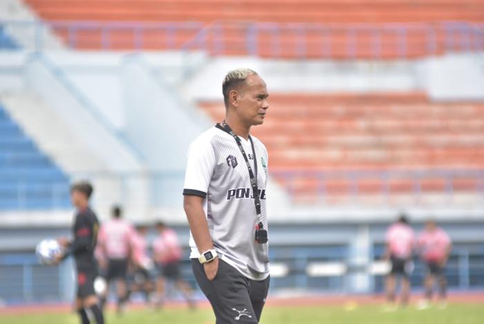 Lini Belakang Keropos, Legenda Sarankan Persib Bandung Rekrut Pemain Bertahan Baru