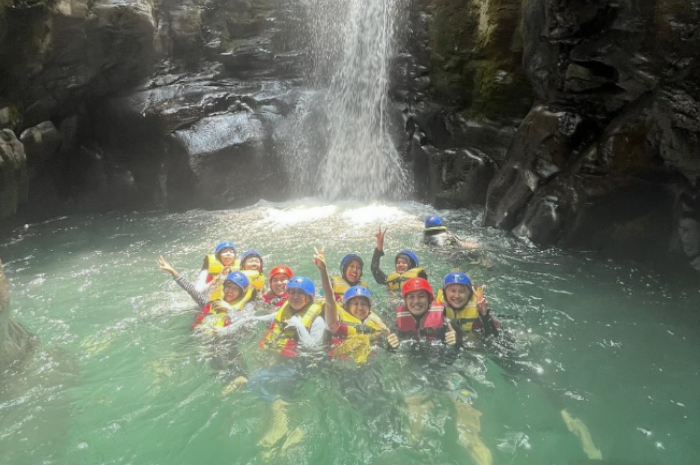 Wisata Air ini Tawarkan Sensasi Hanyut Lewati Tiga Curug Sekaligus di Megamendung, Bogor