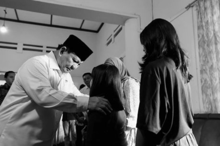 Prabowo Subianto Jadi Bapak Angkat Bagi Anak dari Penerbang Pesawat Tempur Super Tucano yang Gugur di Pasuruan
