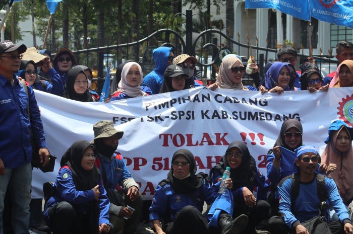 Serikat Buruh Bakal Gugat Gubernur Jabar Bey Machmudin ke PTUN: UMK Sudah Dibahas dengan Dewan Pengupahan