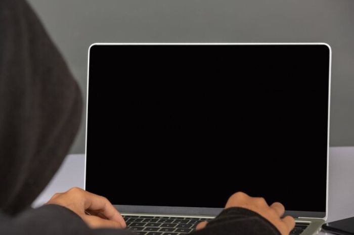 Ternyata Ini 2 Penyebab Layar Monitor Laptop Tetap Gelap Walaupun Sudah Dinyalakan