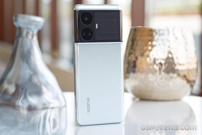 Ikuti Jejak Pendahulunya, HP Realme GT5 Pamer Fast Charging 240W, Pengisian Daya Dijamin Gak Pakai Lama 