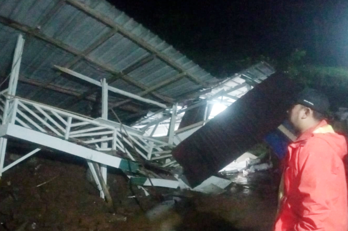 Longsor Terjang Beberapa Wilayah di Sukabumi, Rumah dan Musala Terdampak