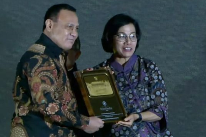 Siang Dapat Penghargaan dari Sri Mulyani, Malam Jadi Tersangka: Begini Perjalanan Karier Firli Bahuri