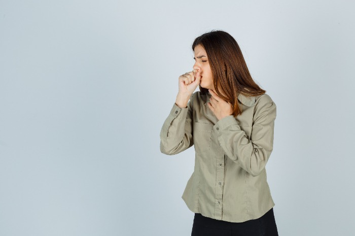 Apa Perbedaan Batuk Biasa dan Batuk yang Disebabkan Virus Covid-19? Simak Penjelasan Berikut