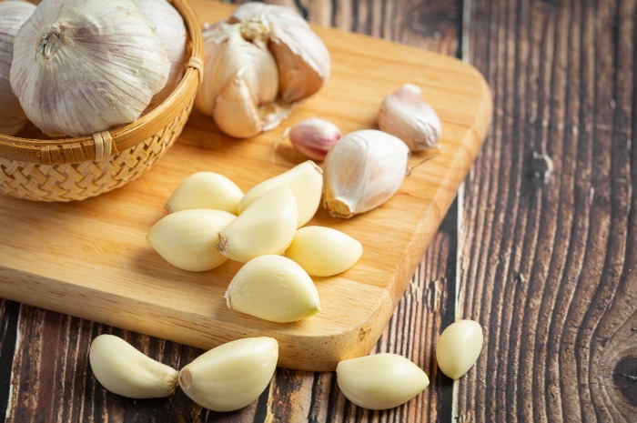 Selain Bisa Cegah Batuk dan Pilek, Ini Sederet Manfaat Mengonsumsi Bawang Putih bagi Kesehatan