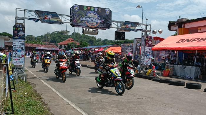 Ratusan Pebalap Unjuk Gigi di Road Race Sukabumi