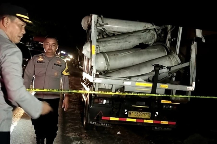 Truk Muatan Tabung Gas CNG Meledak di Jalan Raya Sukabumi-Bogor
