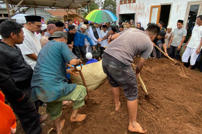 Keluarga Korban Ledakan Tabung Gas CNG di Jalan Raya Sukabumi-Bogor Minta Polisi Usut Tuntas