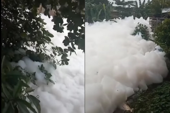 Heboh! Bak di Atas Awan, Aliran Kali Baru Cimanggis Dipenuhi Limbah Busa