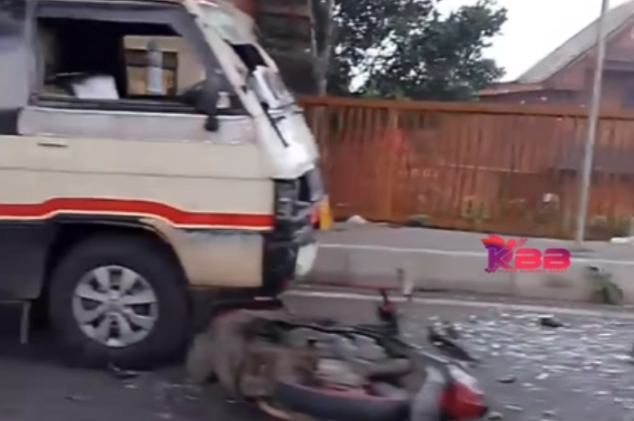 Innalillah, Diduga Terjadi Adu Banteng, Motor dan Angkot Alami Rusak Parah di Kabupaten Bandung Barat
