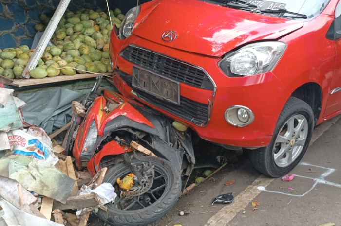 Polisi Beberkan Kronologi Mobil Ugal-ugalan Tabrak Pemotor dan Kios Buah di Sukaraja Sukabumi