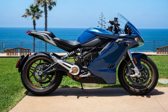 Keren Banget! Motor Listrik Zero SR/S Hadir Tawarkan Jarak Tempu Jauh dan Kecepatan Super Ngebut, Minat Beli?