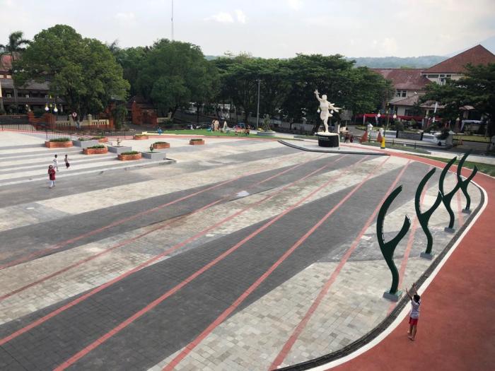 Ikon Teranyar Kabupaten Cirebon itu Bernama Alun-Alun Taman Pataraksa