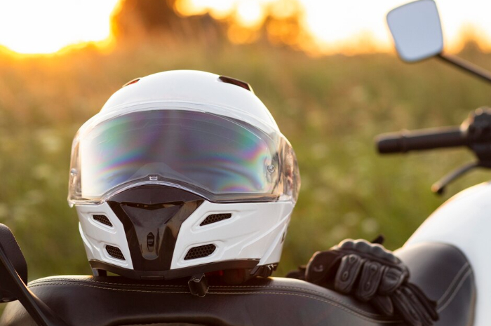 Ini Tips dan Trik Beli Helm Motor di Musim Hujan, Jangan Asal Pilih, Bahaya!