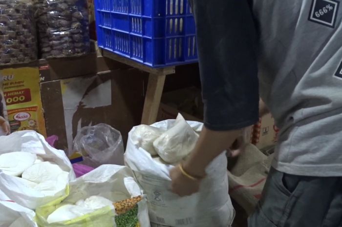 Harga Gula Pasir Jadi Lebih Mahal, Pedagang Terpaksa Kurangi Stok Hingga 50 Persen 