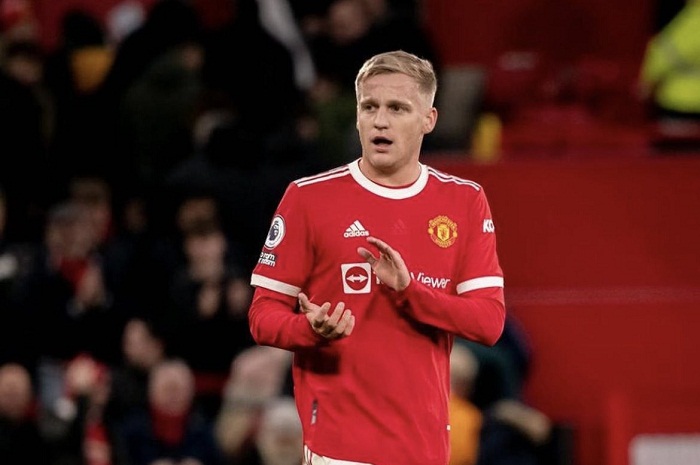 Lebih Sering Bengong, Donny van de Beek Buka Pintu Bagi Barcelona