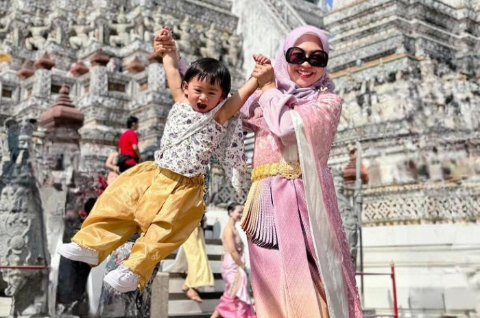 Meski Tak Diajak, Teuku Ryan Beri Pesan Manis pada Ria Ricis dan Moana yang Liburan ke Thailand