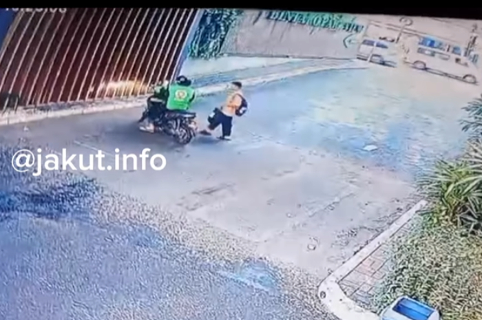 Oknum Ojol Rampas Hp Pelajar Setelah Diturunkan, Netizen: Udah Susah Nyari Susah!