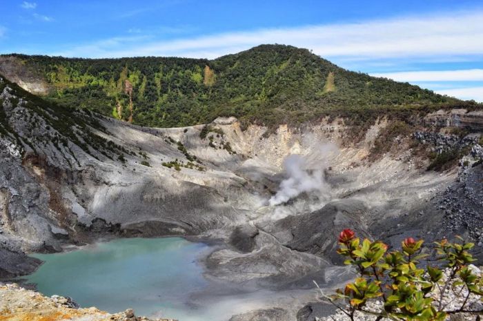 PVMBG Minta Warga Tidak Daki Gunung di Jabar saat Musim Hujan: Gas Vulkanik Tak Terurai Matahari