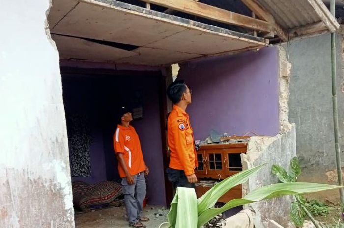Perkembangan Terbaru: Dampak Gempa yang Guncang Wilayah Bogor dan Sukabumi, Puluhan Rumah Rusak Berat