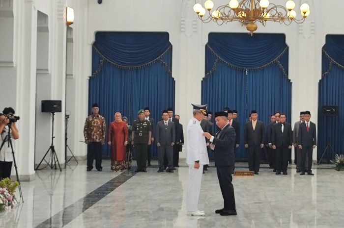 Agus Mulyadi Jadi Pj Wali Kota Cirebon, Bey Machmudin Beri Dua Pesan