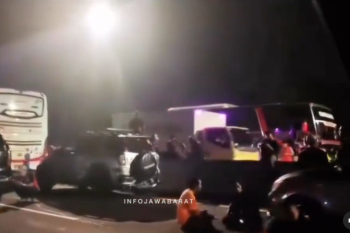 Macet Parah Hingga 10 Kilometer di Tol Cipularang Gegara Demo Buruh, Netizen: Polisi Kemana?