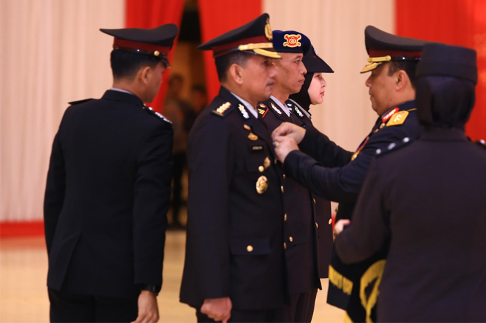 Presiden Jokowi Anugerahi 209 Personel Polri Bintang Bhayangkara Nararya