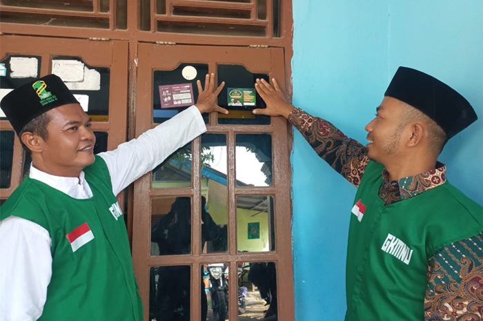 GKMNU Jabar Pasang Ribuan Spanduk dan Jutaan Stiker Serentak di Rumah Warga